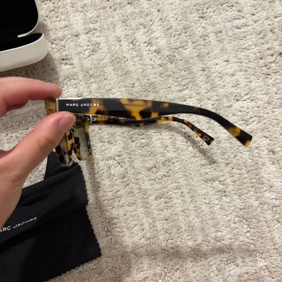 Marc Jacobs Flat Top Brown Gradient Tortoiseshell Square Frame Sunglasses - Picture 4 of 8